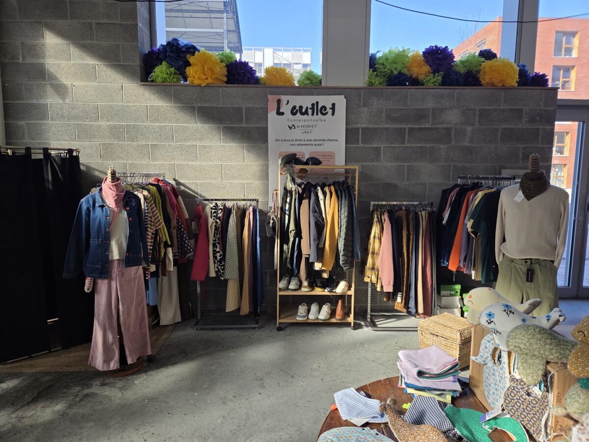 vêtements outlet d'une boutique