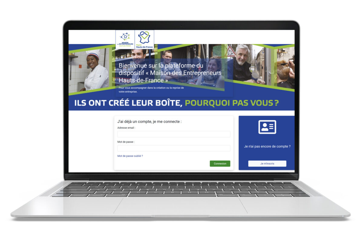 Ordinateur portable avec la home page de la Maison des Entrepreneurs affiché à l'écran
